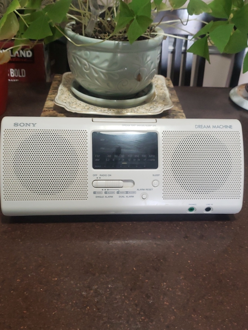 Sony Dream Machine Clock Radio Alarm AMFM Stereo ICF CS750 TRIANGLE